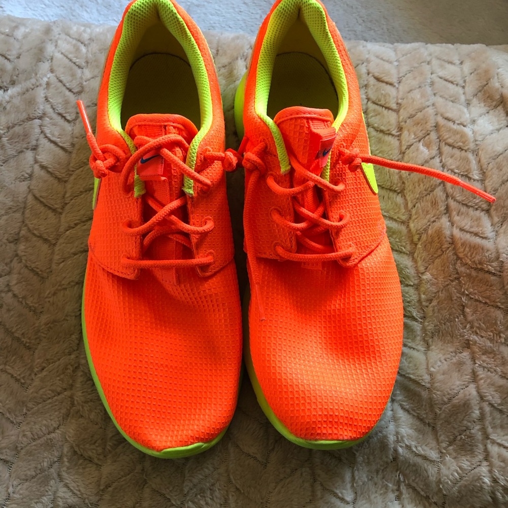 Neon Nike Roshe